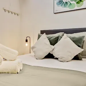 Carretería. En El Mismo Centro De Apartamento